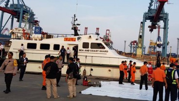 Kapal KPLP Evakuasi 2 Kantong Jenazah dan Serpihan Lion Air JT 610