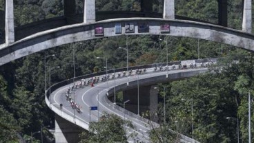 Balap Sepeda Tour de Singkarak Kitari Padang Panjang