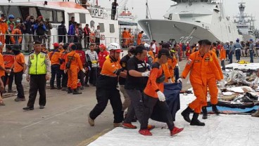 Musibah Lion Air JT 610: 2 Kantong Berisikan Potongan Tubuh Korban Diturunkan dari Kapal KPLP 356