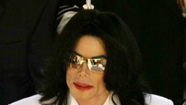 Jaket "Bad" Michael Jackson Akan Dilelang di New York