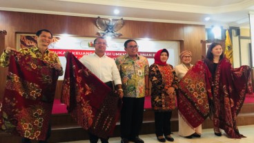 OJK dan BNP Paribas Investment Gelar Edukasi Keuangan Bagi UMKM Kerajinan Batik