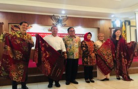 OJK dan BNP Paribas Investment Gelar Edukasi Keuangan Bagi UMKM Kerajinan Batik