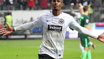 7 Gol, Haller Samai Alcacer & Jovic Top Skor Bundesliga