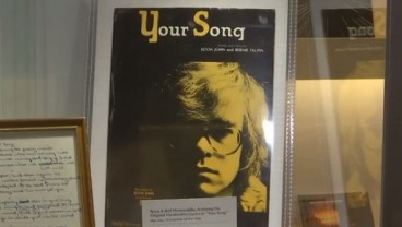 Lirik "Your Song" Tulisan Tangan Elton John Dilelang