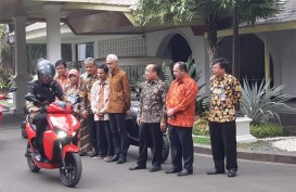 Jajal Sepeda Motor Listrik Gesits, Presiden Jokowi Mengaku Sempat Bingung