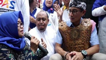 Keren, Sandi Kenakan Rompi Lawan Kampanye Negatif