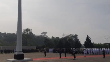 Presiden Jokowi Pimpin Upacara Hari Pahlawan di Bandung