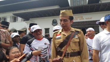 Ini Alasan Presiden Jokowi Pakai Baju Pejuang dan Bawa "Pistol"