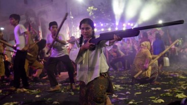 ‘Surabaya Membara’ Makan Korban, Khofifah Sebut Tahun Depan Tetap Dipentaskan