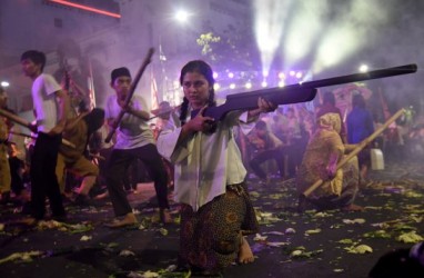 ‘Surabaya Membara’ Makan Korban, Khofifah Sebut Tahun Depan Tetap Dipentaskan