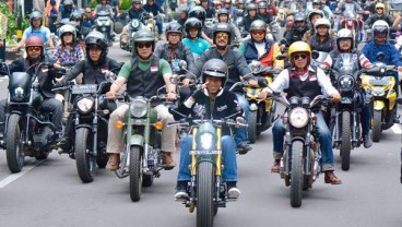 Blusukan ke Pasar, Jokowi Konvoi Motor di Bandung