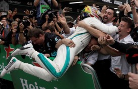 F1: Hamilton Bawa Mercedes Juara Kategori Konstruktor
