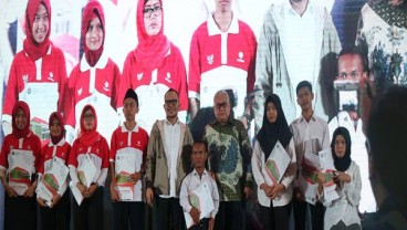 Kemenaker Bagikan 1.000 Sertifikat Kompetensi Lulusan BBLK di Jateng