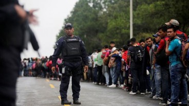 Rombongan Imigran Semakin Dekat, AS Pasang Kawat Berduri di Perbatasan