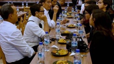 Makan Bebek Goreng, Jokowi Goda Kaesang karena Belum Buka 'Sang Pisang' di Singapura