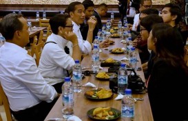 Makan Bebek Goreng, Jokowi Goda Kaesang karena Belum Buka 'Sang Pisang' di Singapura