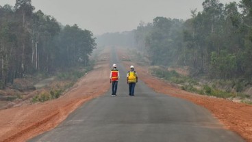 Presiden Jokowi Tinjau Proyek Jalan Trans Papua