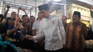 Presiden Blusukan ke Pasar Lamongan, Pantau Harga dan Beli Aneka Dagangan