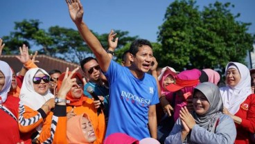 Sandiaga ajak Warga Wonosobo Senam Goyang Dua Jari