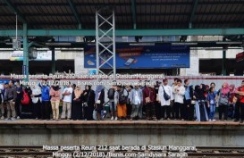 Reuni 212: Stasiun KRL Manggarai Jadi Lautan Manusia 