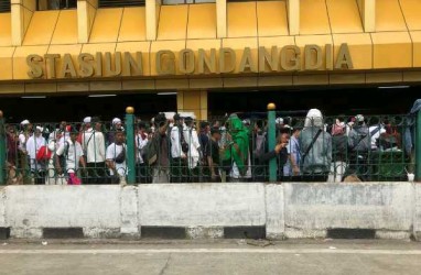 Reuni 212: Antrean Tiket Stasiun Gondangdia Mengular