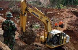 Longsor Tutup Jalan Raya Bandung - Cisewu, Garut