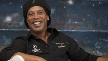  Ronaldinho Ramaikan Alex Noerdin Cup 2019