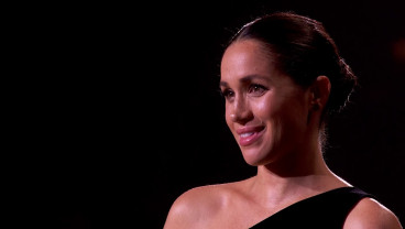 Meghan Markle Beri Kejutan di British Fashion Awards, Tampil Sebagai Announcer