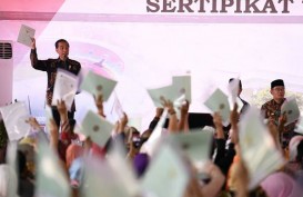 Jokowi Serahkan 6.000 Sertifikat Hak Atas Tanah di Riau