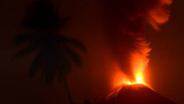 Gunung Soputan Meletus Tiga Kali Disertai Suara Gemuruh