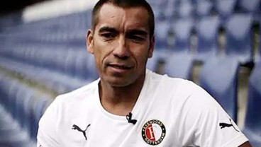 Feyenoord Tumbang di Rotterdam, Van Bronckhorst Bingung Menjelaskan