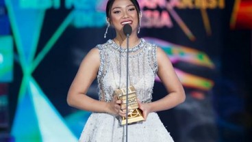 Raih Penghargaan MAMA 2018, Marion Jola Curi Perhatian Kim Jae-Hwan