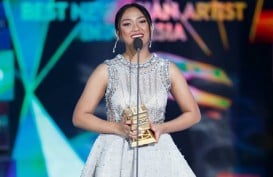 Raih Penghargaan MAMA 2018, Marion Jola Curi Perhatian Kim Jae-Hwan