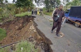 Longsor Putuskan Akses Jalan Siantar - Parapat di Sumut