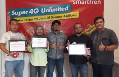 Smartfren Serahkan Hadiah Lomba Tulis dan Maksimalkan Kualitas Jaringan