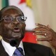 Mantan Presiden Robert Mugabe Sakit, Istrinya Buron 