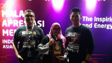 Bisnis Indonesia Raih Medali Emas The Most Energetic Journalist Asian Para Games 2018