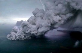 Ini Foto-foto Eksklusif Letusan Gunung Anak Krakatau