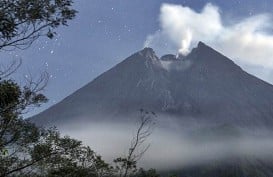 Gunung Merapi Keluarkan Lava Pijar