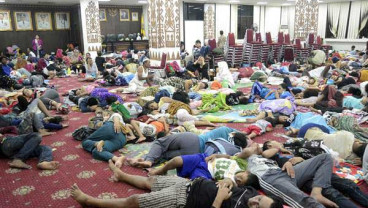Laut Surut, Ribuan Warga Lampung Mengungsi Khawatir Tsunami