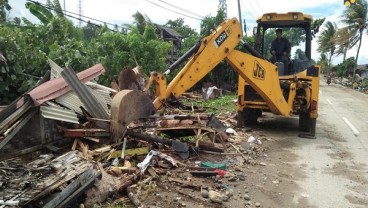 PUPR Bersihkan Akses Jalan Terdampak Tsunami di Lampung Selatan