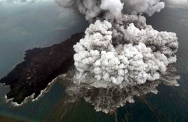 Letusan Gunung Anak Krakatau Bahayakan Penerbangan
