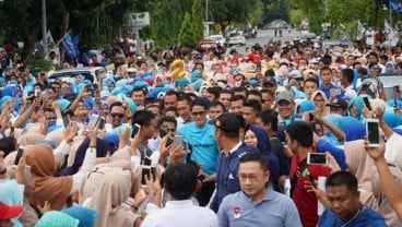 Sandi Jadi Rebutan Emak-emak di Sinjai Sulsel