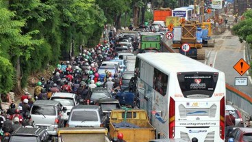 Jembatan Layang Rawa Buaya Retak, Lalu Lintas Dialihkan