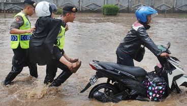 Jalur Bandung-Garut Macet Parah Akibat Banjir Rancaekek