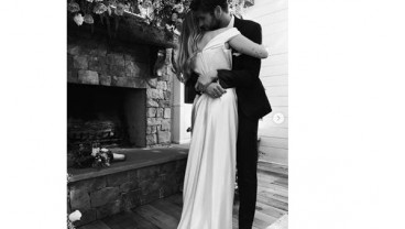Miley Cyrus Konfirmasi Pernikahan, Unggah Foto Mesra dengan Liam Hemsworth di Instagram