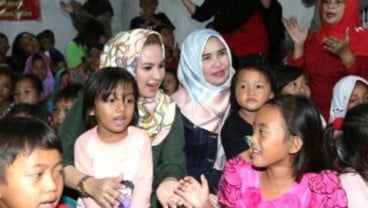 Istri Gubernur Lampung Hibur Anak-anak Korban Tsunami