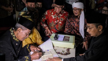 Kesan Pengantin Tertua dan Termuda Ikuti Nikah Massal