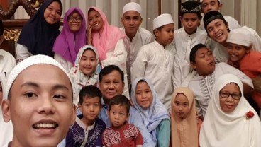 Di Malam Pergantian Tahun, Prabowo Do'a Bersama Anak Yatim Piatu