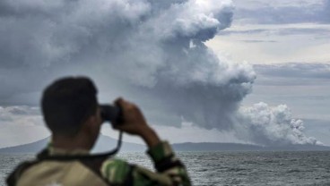 Gunung Anak Krakatau Masih Siaga III, Pelayaran Diimbau Tetap Waspada